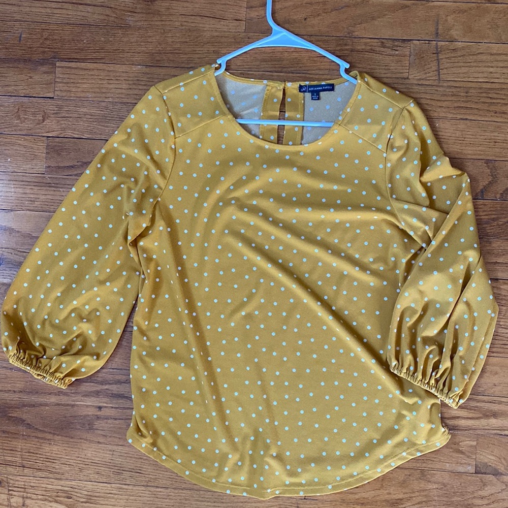 Adrianna Papell NWOT flowy yellow polka dot 3/4 length sleeve women’s blouse